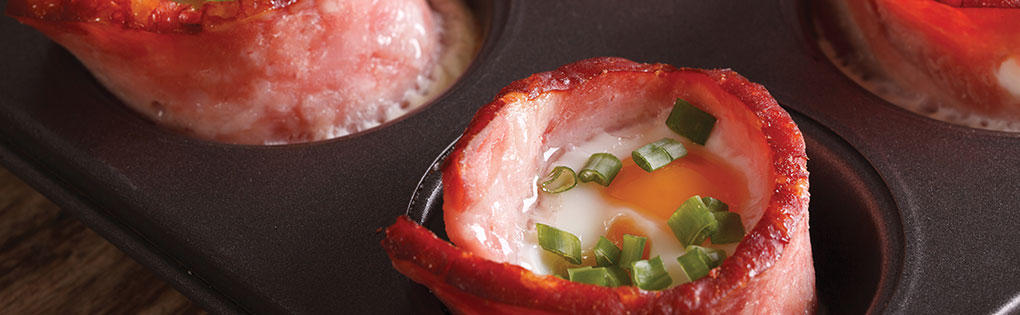 LES TASSES D’ŒUFS AU BACON LES TASSES D’ŒUFS AU BACON
