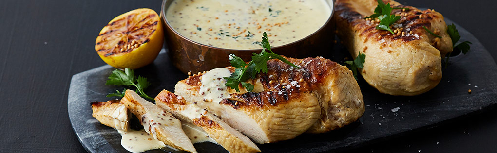 POULET CRÉMEUX AUX CHAMPIGNONS AVEC MOUTARDE POULET CRÉMEUX AUX CHAMPIGNONS AVEC MOUTARDE